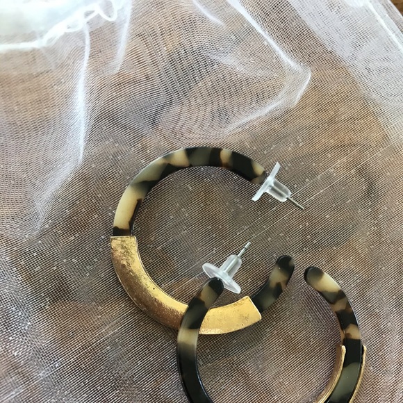 Cream Tortoise Hoop - Picture 4 of 5